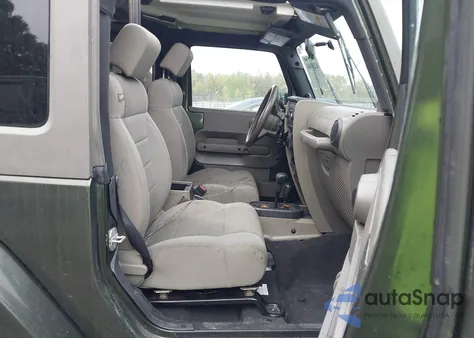 2007 Jeep Wrangler Sahara z USA, uszkodzony, nr VIN 1J4FA54147L159744